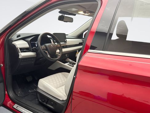 Used 2024 Mitsubishi Outlander SEL image 10