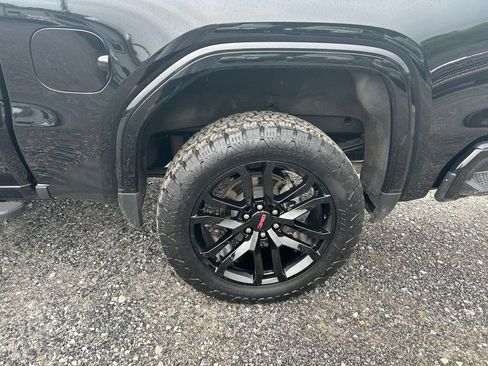 Used 2025 GMC Sierra 1500 AT4 w/ Technology Package AWD/4WD image 13