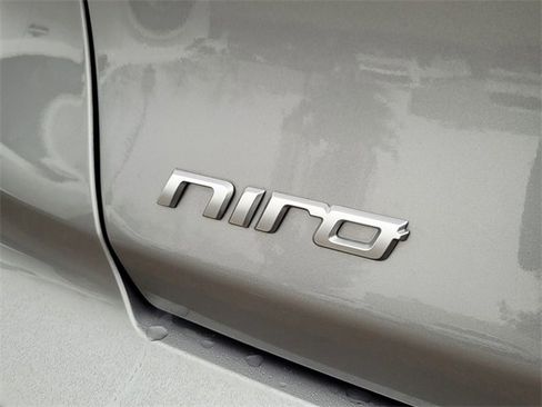 Used 2022 Kia Niro EX image 12