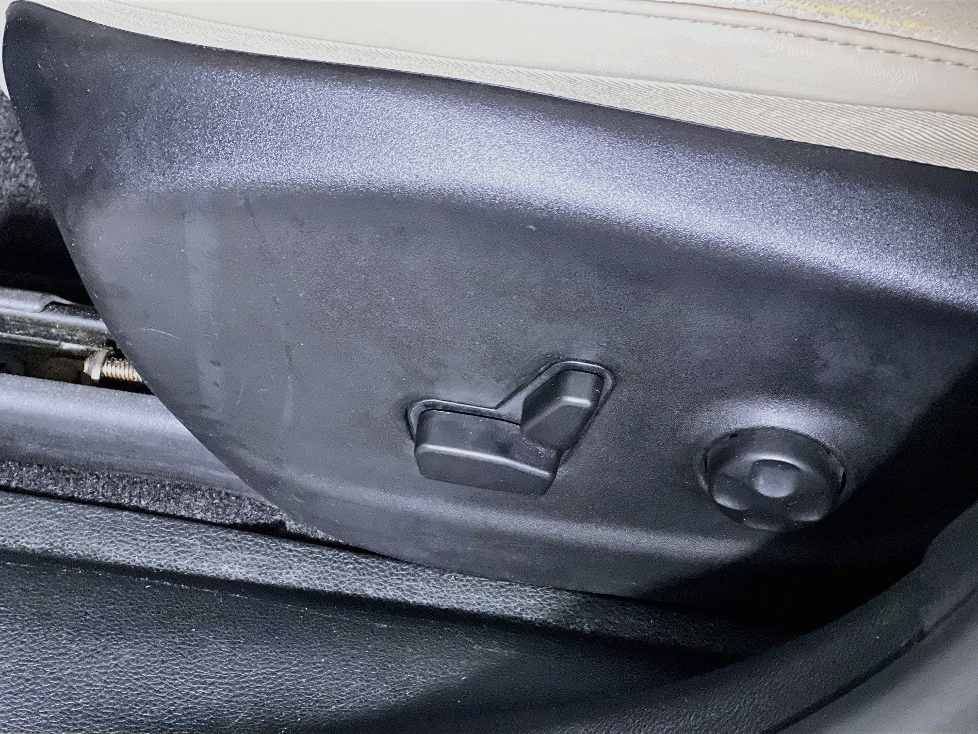 Used 2016 Jeep Cherokee Limited FWD image 16