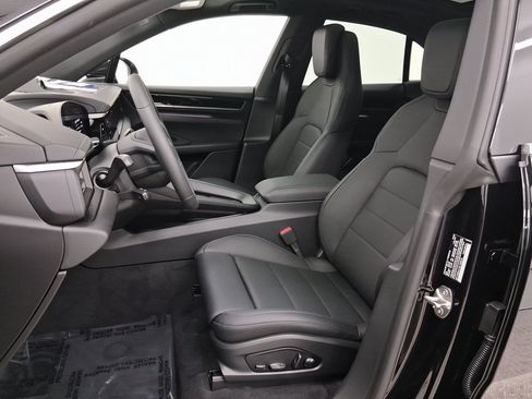 Used 2025 Porsche Macan 4S Electric AWD/4WD image 5