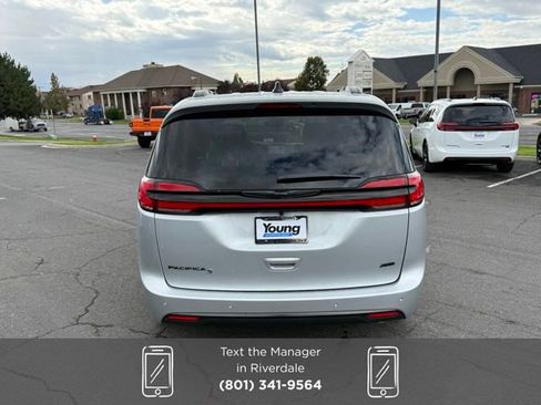 New 2026 Chrysler Pacifica Select w/ S Appearance Package image 6