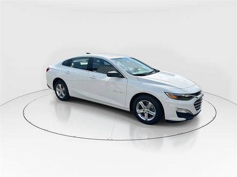 Used 2024 Chevrolet Malibu LS image 2