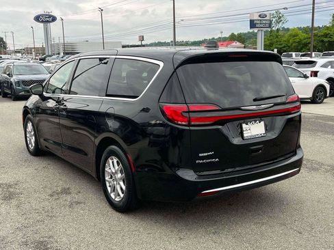 Used 2025 Chrysler Pacifica Select FWD image 29