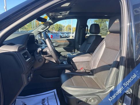 Used 2024 Chevrolet Suburban High Country w/ Premium Package image 17