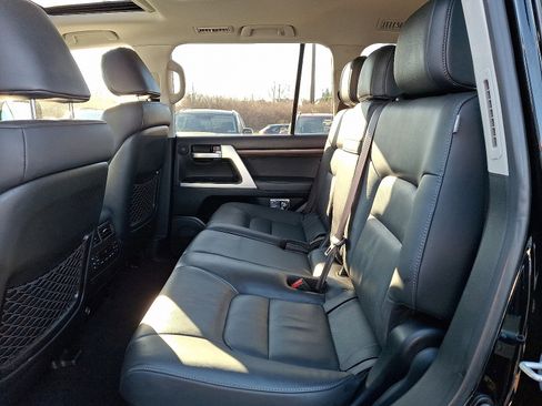 Used 2021 Toyota Land Cruiser image 10