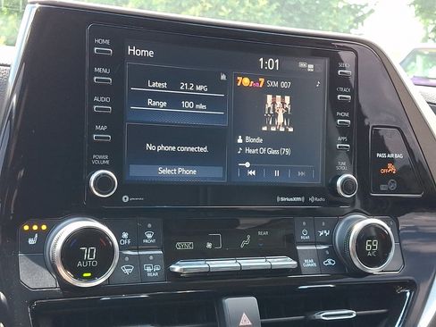 Used 2022 Toyota Highlander XLE AWD/4WD image 28