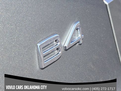 Used 2026 Volvo XC40 B4 Core w/ Protection Package Premier FWD image 10