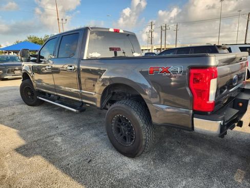 Used 2017 Ford F250 XLT w/ XLT Premium Package AWD/4WD image 4