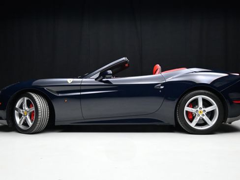 Used 2016 Ferrari California T image 22