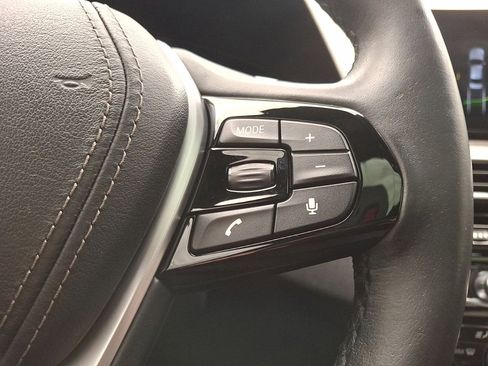 Used 2017 BMW 530i xDrive image 18