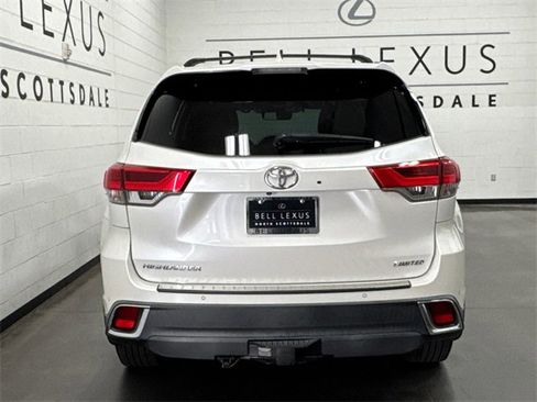 Used 2017 Toyota Highlander Limited image 4