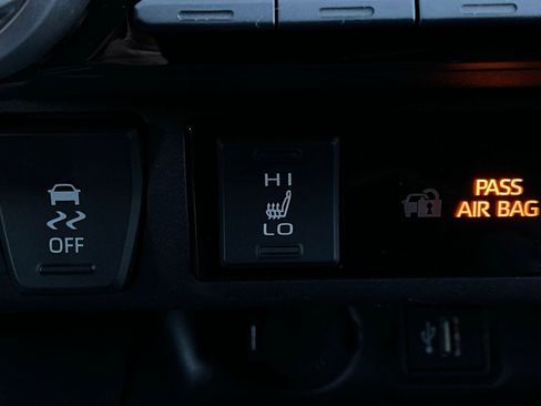 Used 2025 Toyota RAV4 XLE image 28