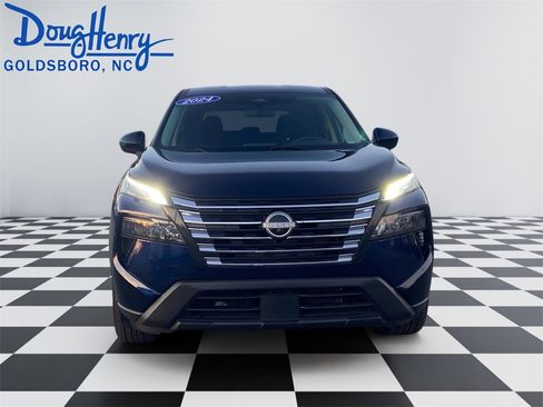 Used 2024 Nissan Rogue SV image 8