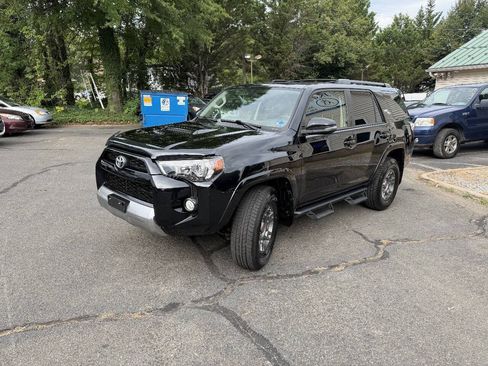 Used 2019 Toyota 4Runner TRD Off-Road Premium AWD/4WD image 3