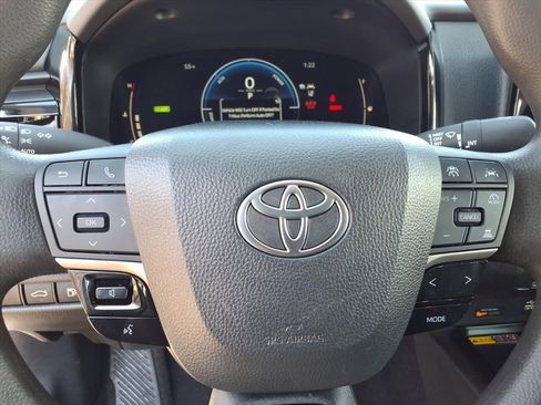 Used 2025 Toyota Camry LE image 28