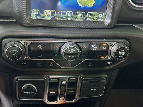 Used 2022 Jeep Wrangler Sahara image 23