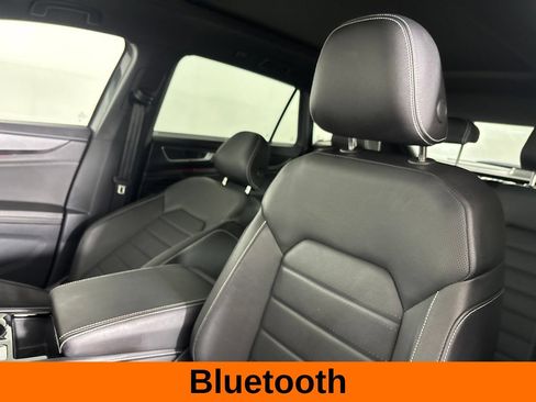 Used 2025 Volkswagen Atlas Cross Sport SEL AWD/4WD image 13