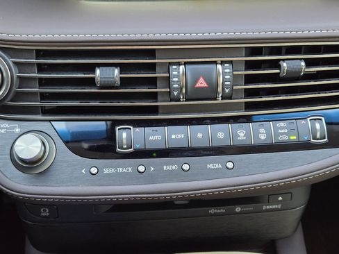 Certified 2019 Lexus LS 500 F Sport image 26