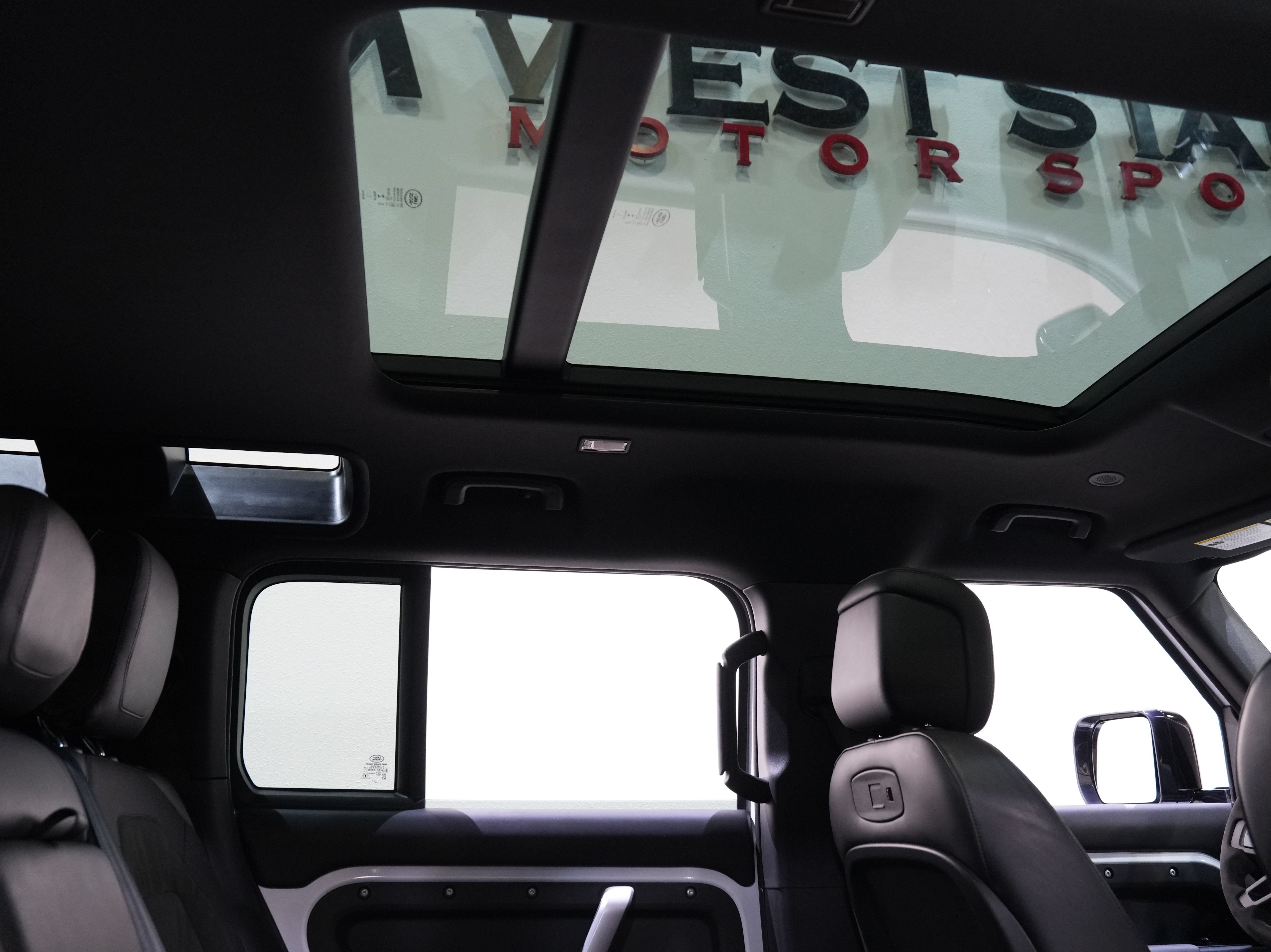 Used 2022 Land Rover Defender 110 V8 AWD/4WD image 38