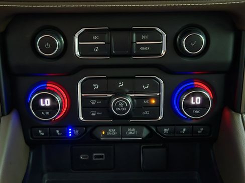 Used 2021 Chevrolet Tahoe High Country AWD/4WD image 14