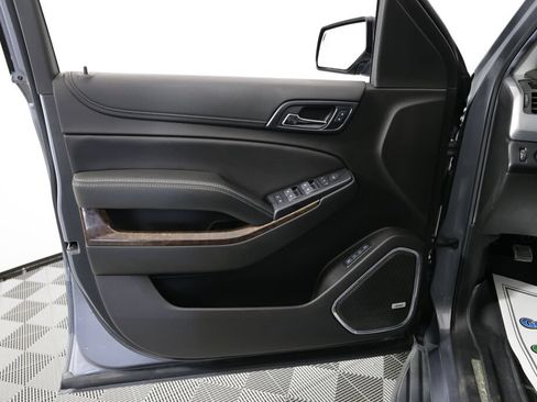 Used 2018 Chevrolet Suburban LT w/ Luxury Package RWD image 12