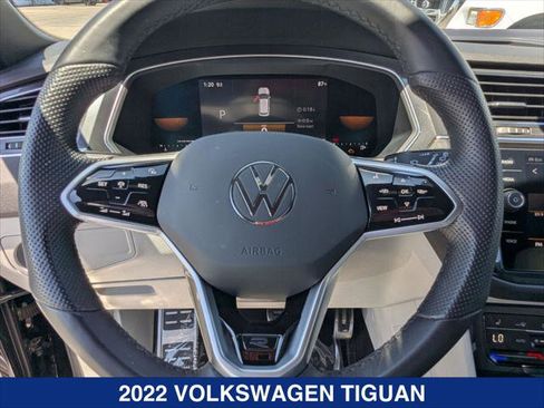 Certified 2022 Volkswagen Tiguan SE R-Line AWD/4WD image 13