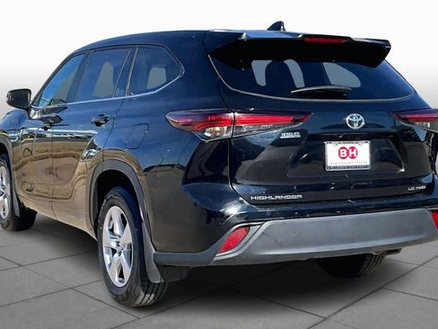 Used 2024 Toyota Highlander XLE image 11