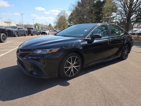 Used 2023 Toyota Camry SE w/ Convenience Package image 1