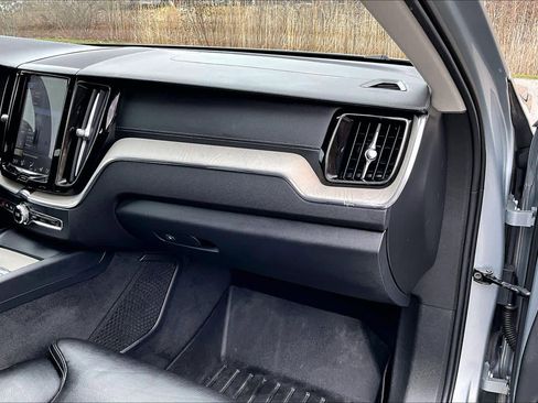 Used 2018 Volvo XC60 T5 Inscription w/ Convenience Package image 19