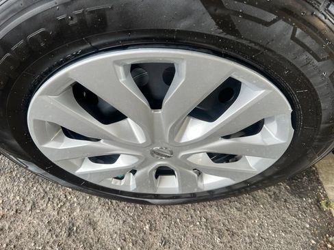 Used 2018 Nissan Rogue S AWD/4WD image 41
