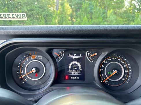 Used 2024 Jeep Wrangler Sport AWD/4WD image 7