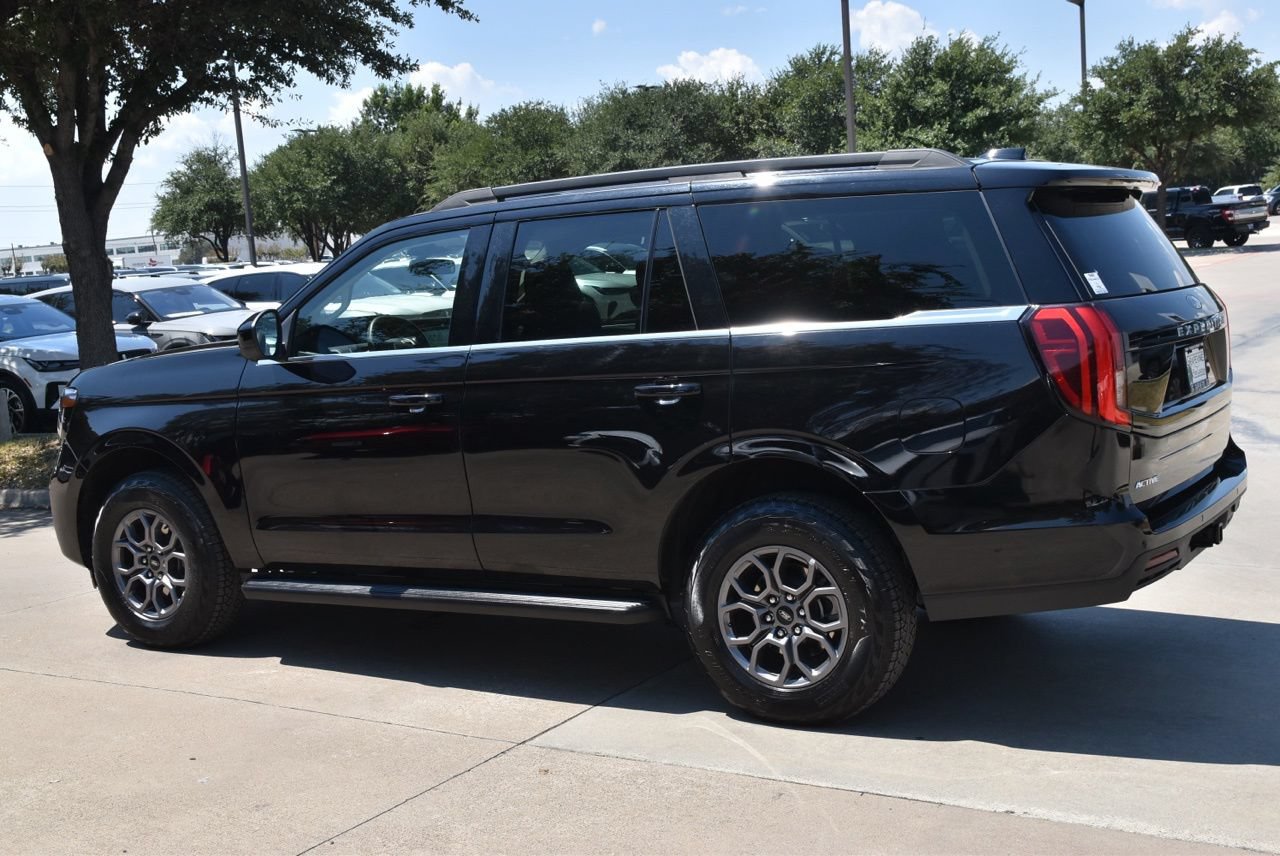 Used 2025 Ford Expedition Active RWD image 11