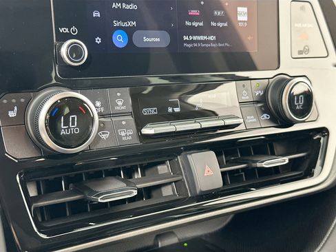 Used 2023 Toyota Highlander XLE image 15