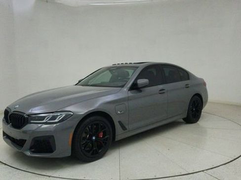 Used 2022 BMW 530e xDrive w/ Executive Package image 71