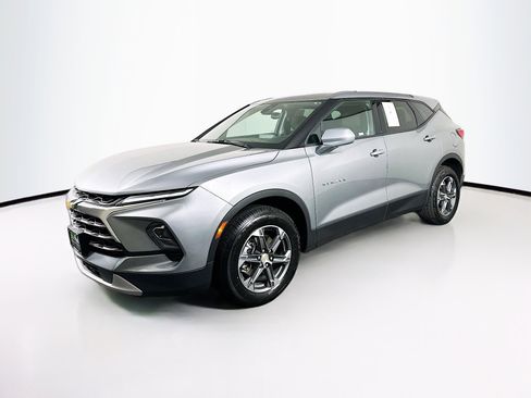 Used 2025 Chevrolet Blazer LT FWD image 3