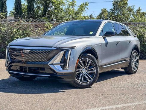 Certified 2024 Cadillac Lyriq Luxury AWD/4WD image 1