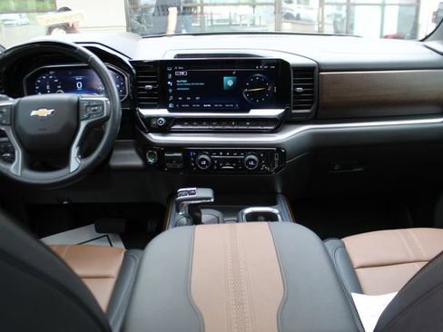 Used 2024 Chevrolet Silverado 1500 High Country AWD/4WD image 14