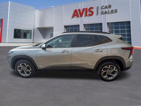 Used 2025 Chevrolet Trax LT w/ LT Convenience Package FWD image 10