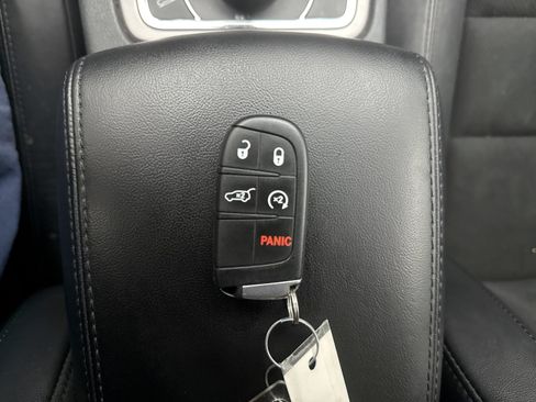 Used 2022 Jeep Grand Cherokee Laredo X AWD/4WD image 23