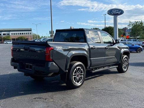 Used 2024 Toyota Tacoma TRD Sport AWD/4WD image 4