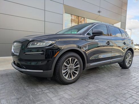 Certified 2022 Lincoln Nautilus AWD w/ Premium Package image 9