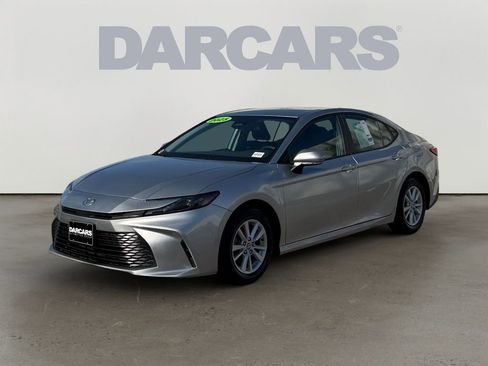 Used 2025 Toyota Camry LE image 3