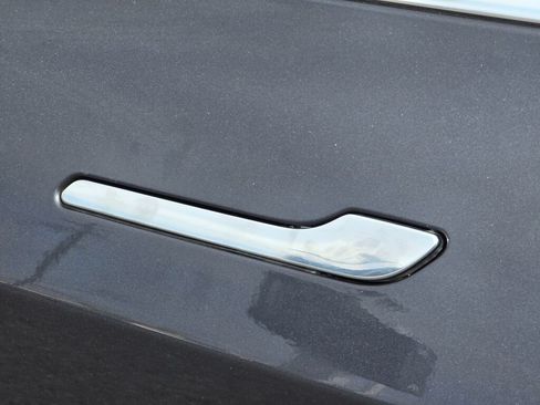Used 2018 Tesla Model 3 Long Range RWD image 11