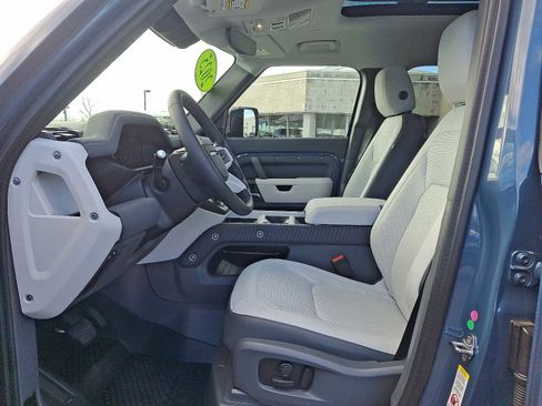 Used 2025 Land Rover Defender 110 S image 13
