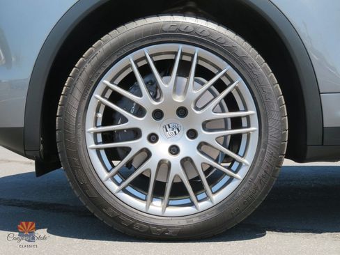 Used 2013 Porsche Cayenne AWD/4WD image 17