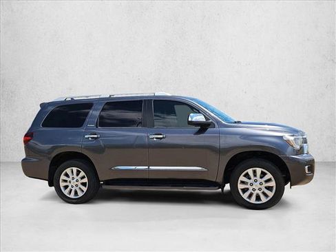 Used 2020 Toyota Sequoia Platinum AWD/4WD image 4