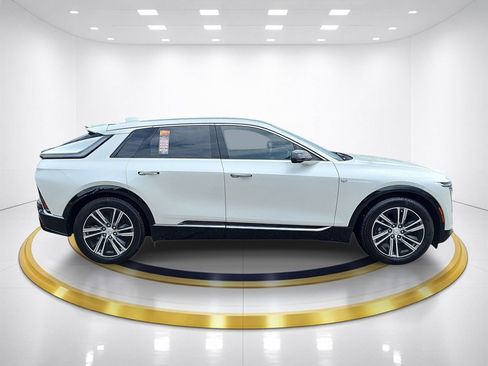Certified 2024 Cadillac Lyriq Luxury w/ LPO, Floor Liner Package RWD image 4