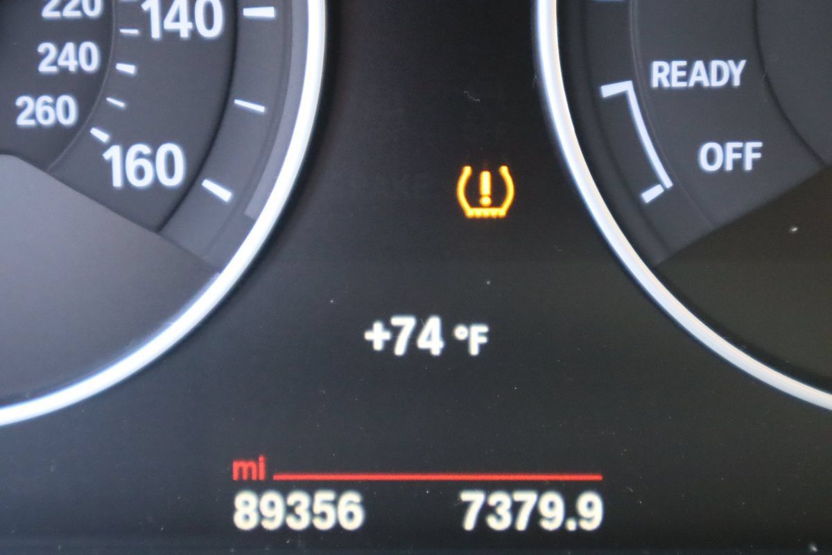 Used 2017 BMW 320i xDrive Sedan AWD/4WD image 45