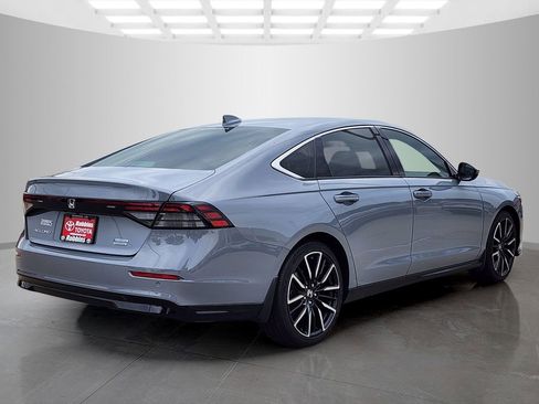 Used 2023 Honda Accord Touring image 5